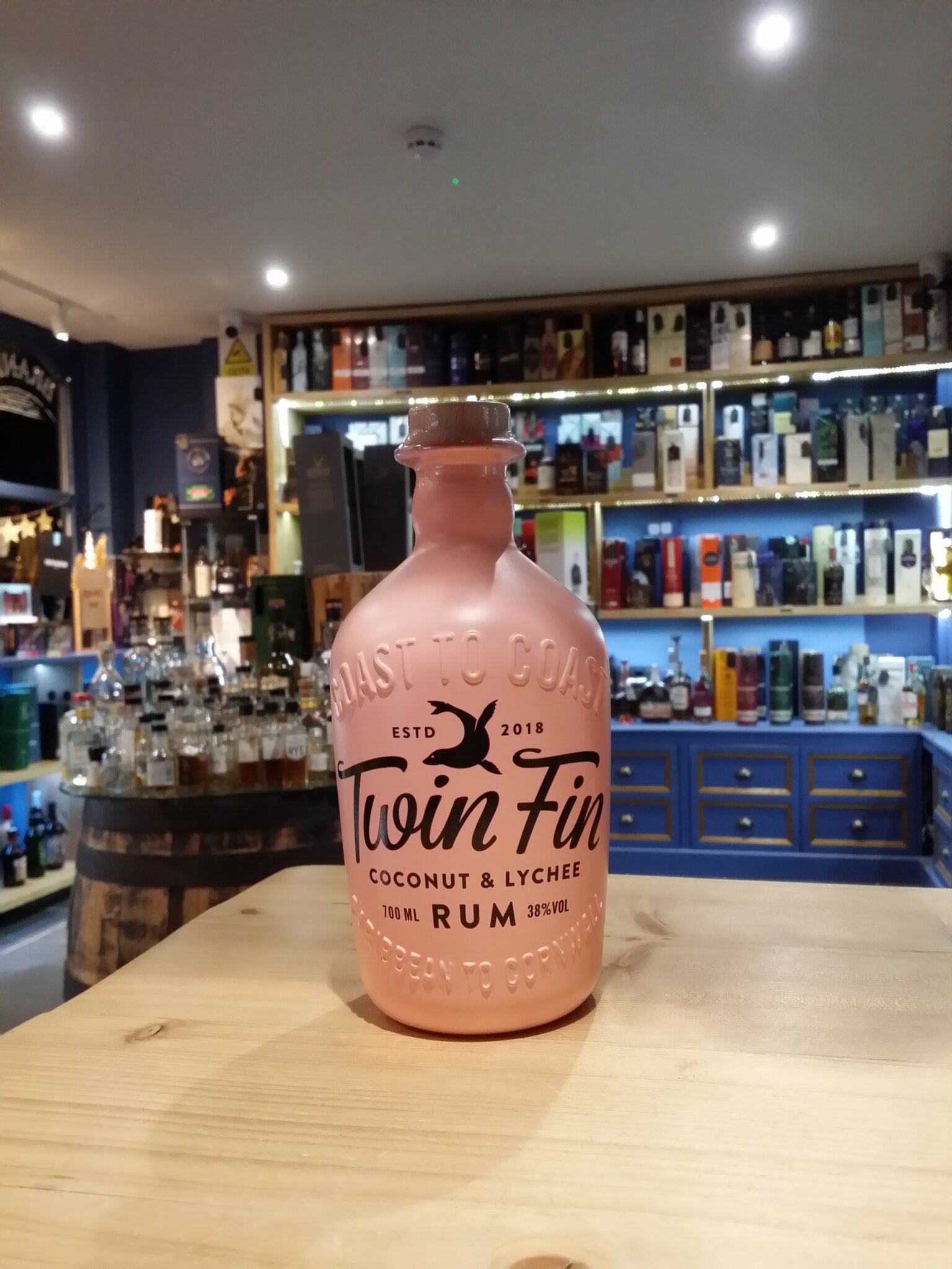 Twin Fin Coconut and Lychee Rum 70cl 38% - Just Wines 